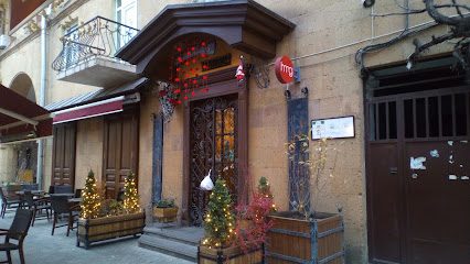 Charles Cafe and Restaurant — photo 1