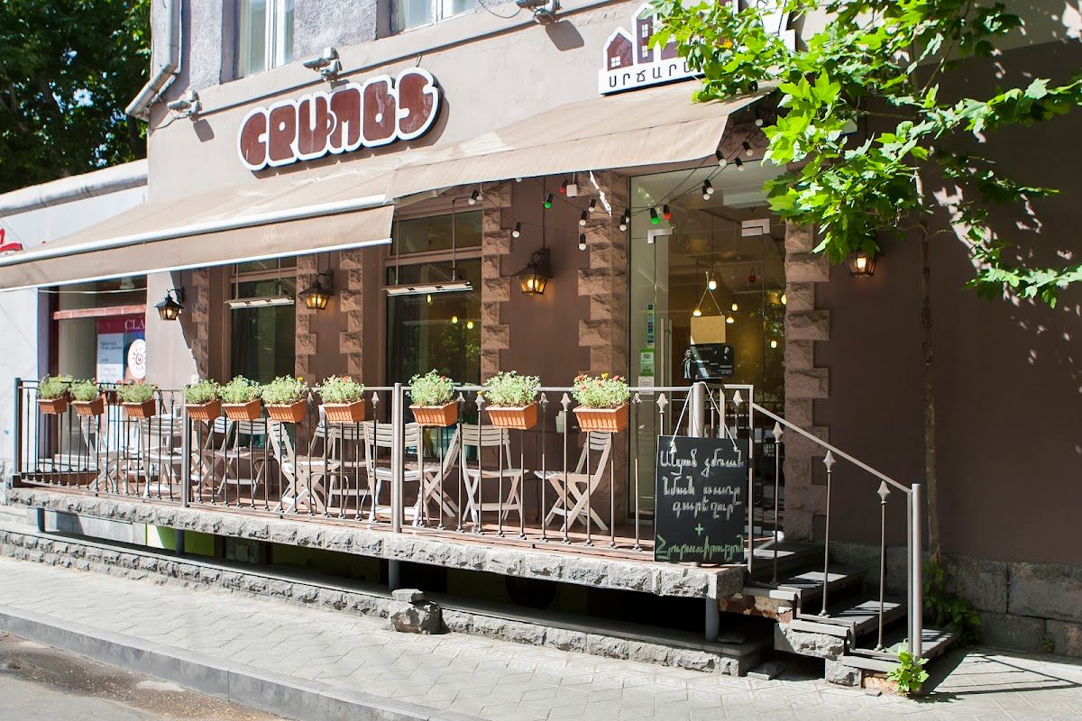 Crumbs Bread Factory/Cafe — фото 1