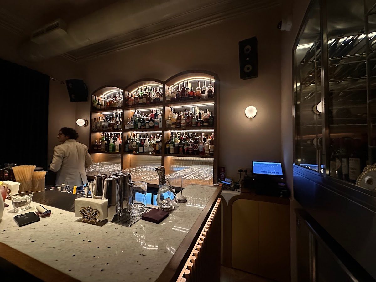 Piccolo People's Bar — Kentron (Center)