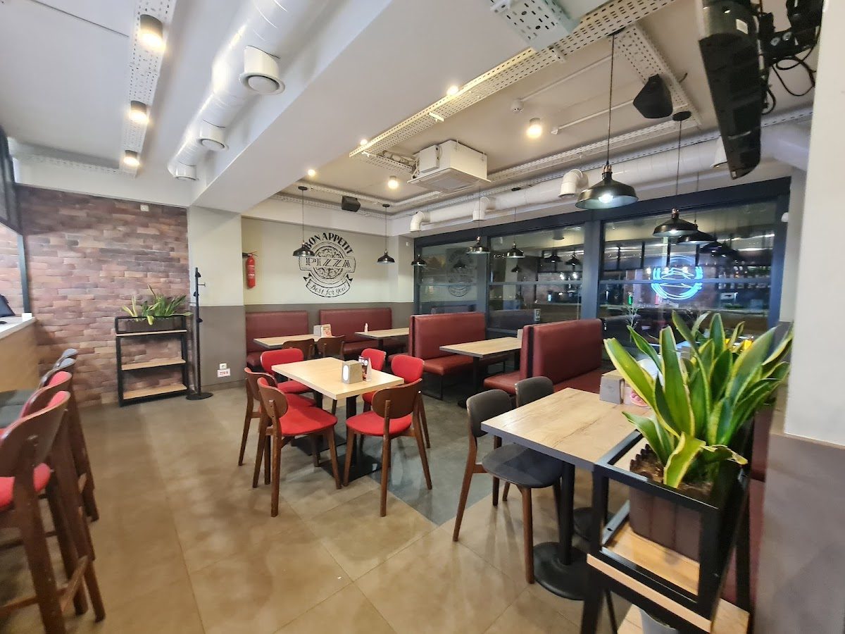 Pizza Hut — photo 1