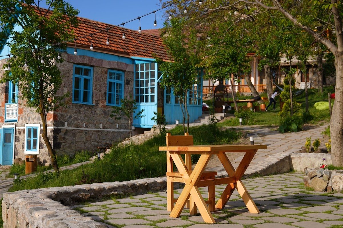 Toon Armeni Little Village — photo 1