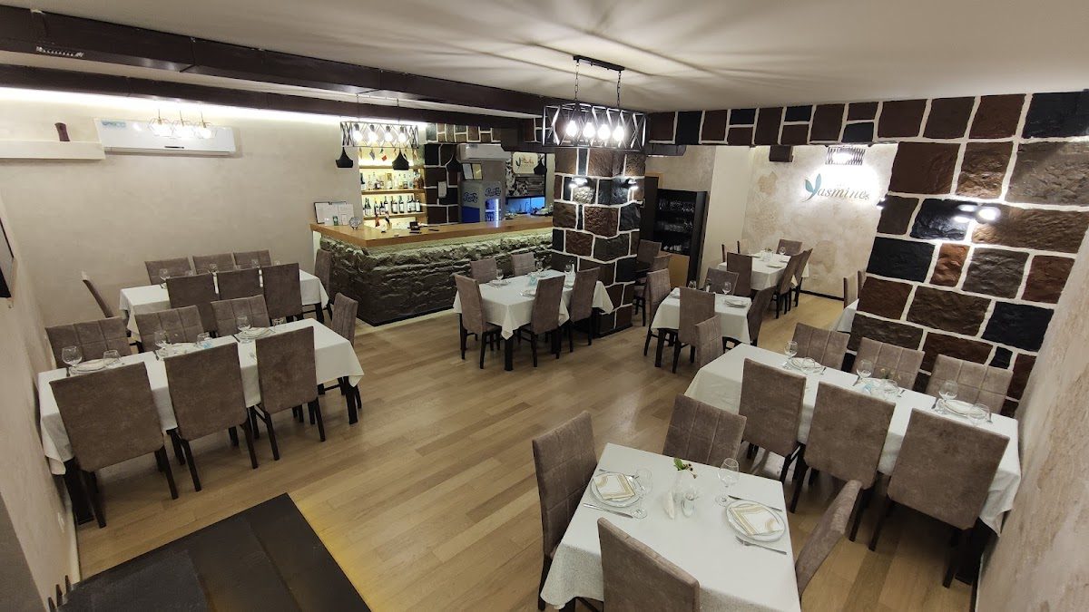 Yasmine Restaurant — photo 1